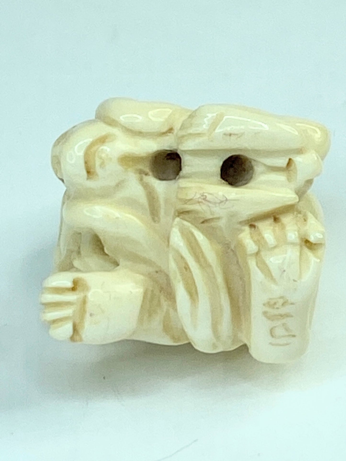 Japanese carved resin Netsuke Lion and Monkey figurine A594