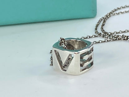 Tiffany & Co LOVE Cube Necklace Pendant Charm necklace 2.4g 17" JR9815