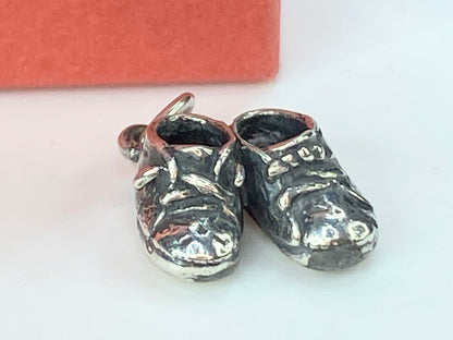 James Avery Sterling Charm BABY SHOES, Baby Booties with box 3.4g JR9815