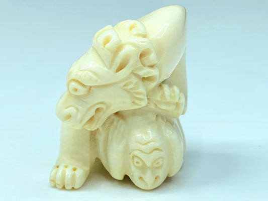 Japanese carved resin Netsuke Lion and Monkey figurine A594