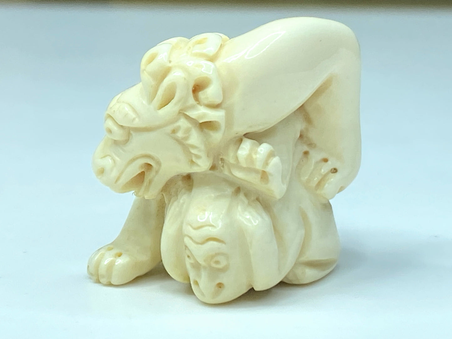 Japanese carved resin Netsuke Lion and Monkey figurine A594