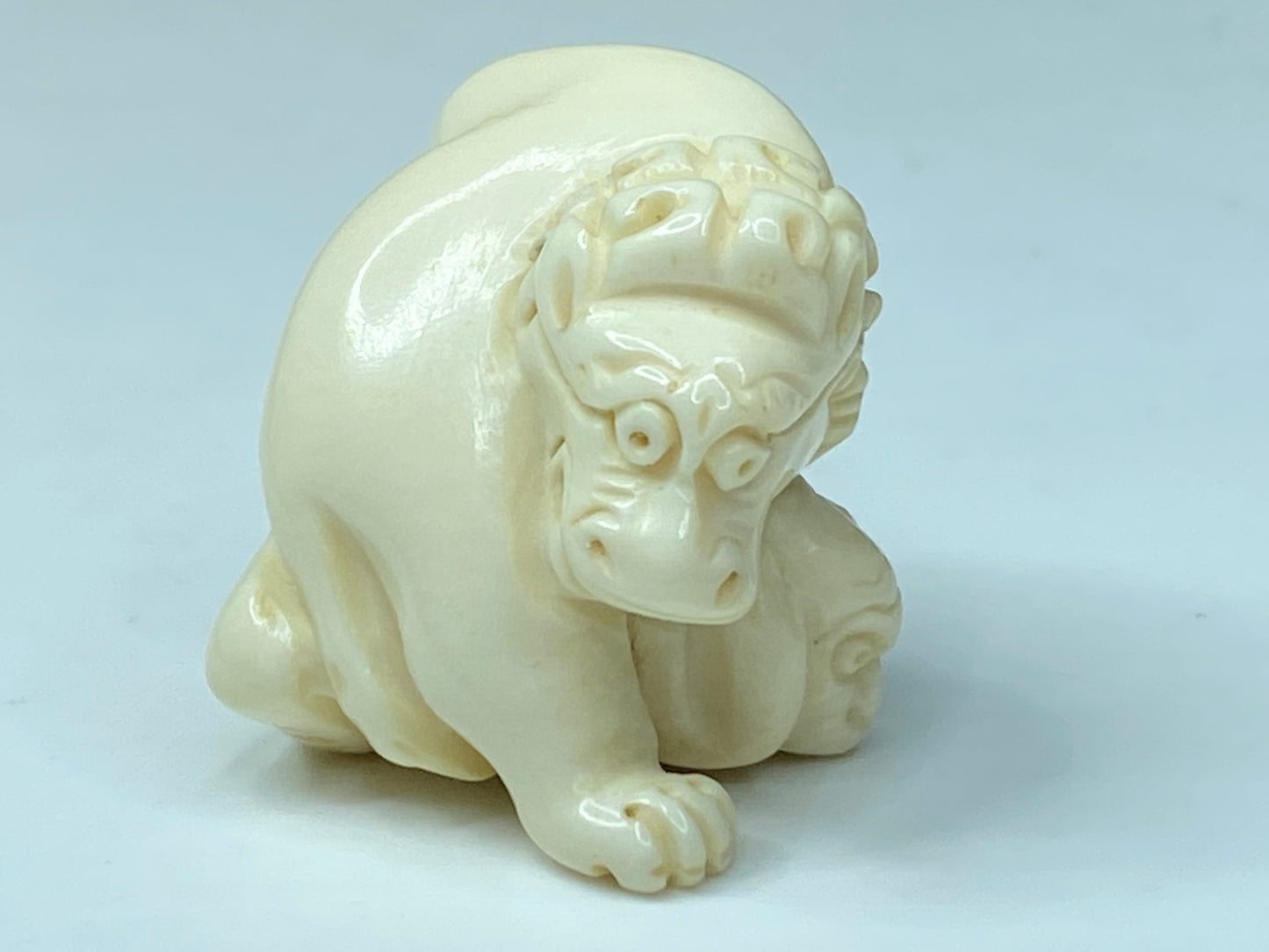 Japanese carved resin Netsuke Lion and Monkey figurine A594