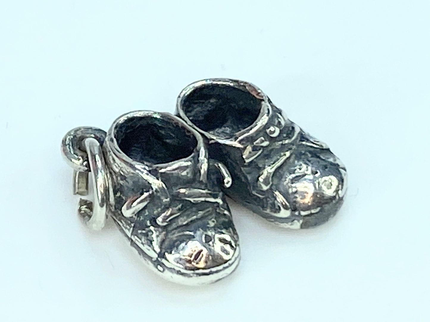 James Avery Sterling Charm BABY SHOES, Baby Booties with box 3.4g JR9815