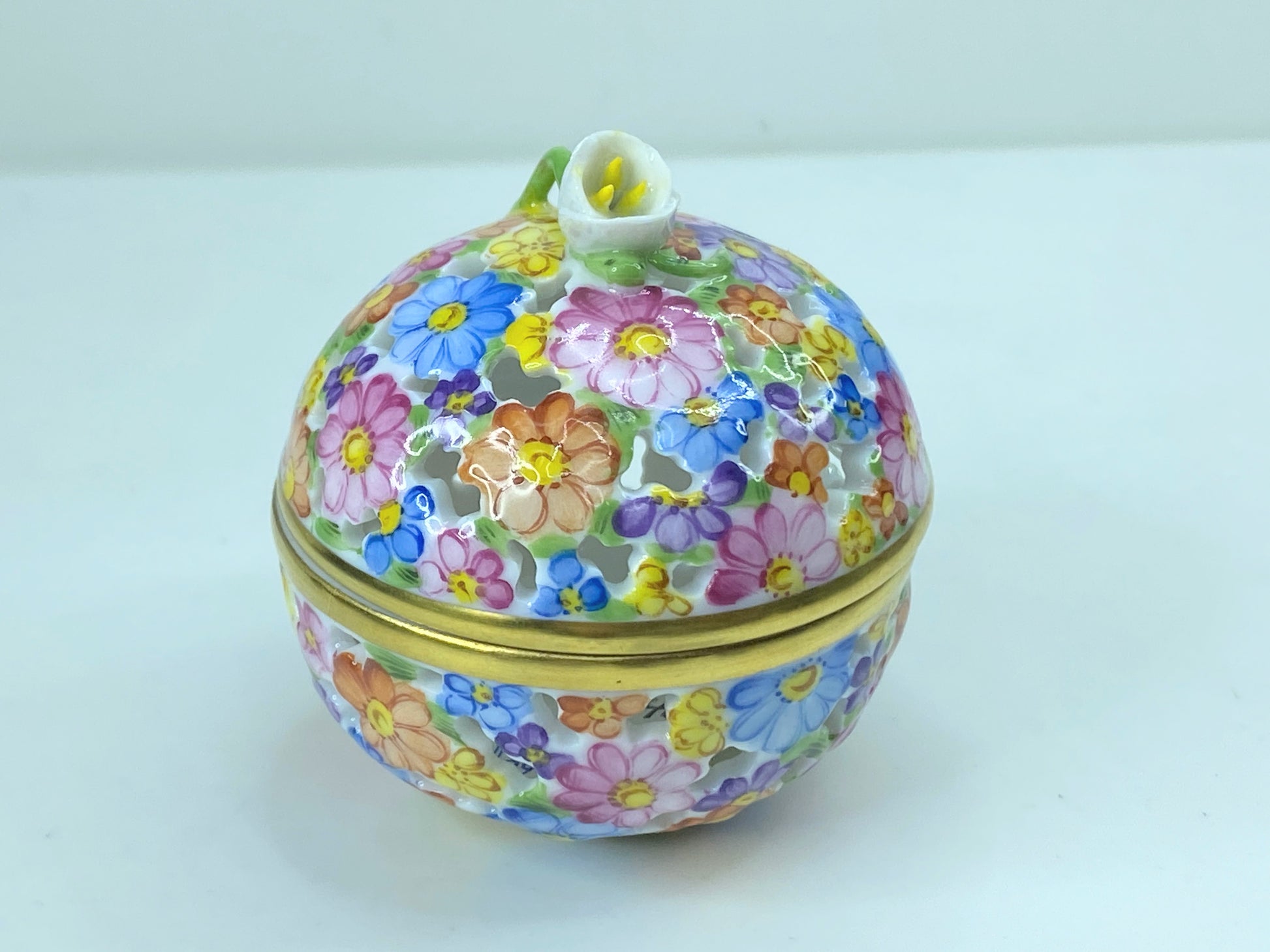 Vintage Herend Open Work Reticulated Floral Trinket Box Mint A281