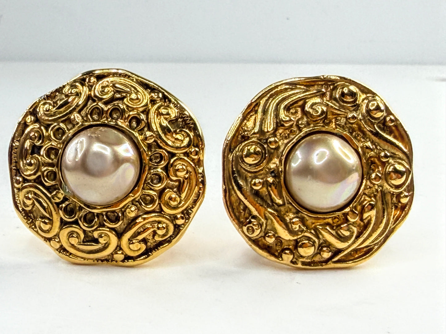 Vintage Chanel Gold Plated Faux Pearl Clip-On auth Earrings w/box 1 1/4" GS827