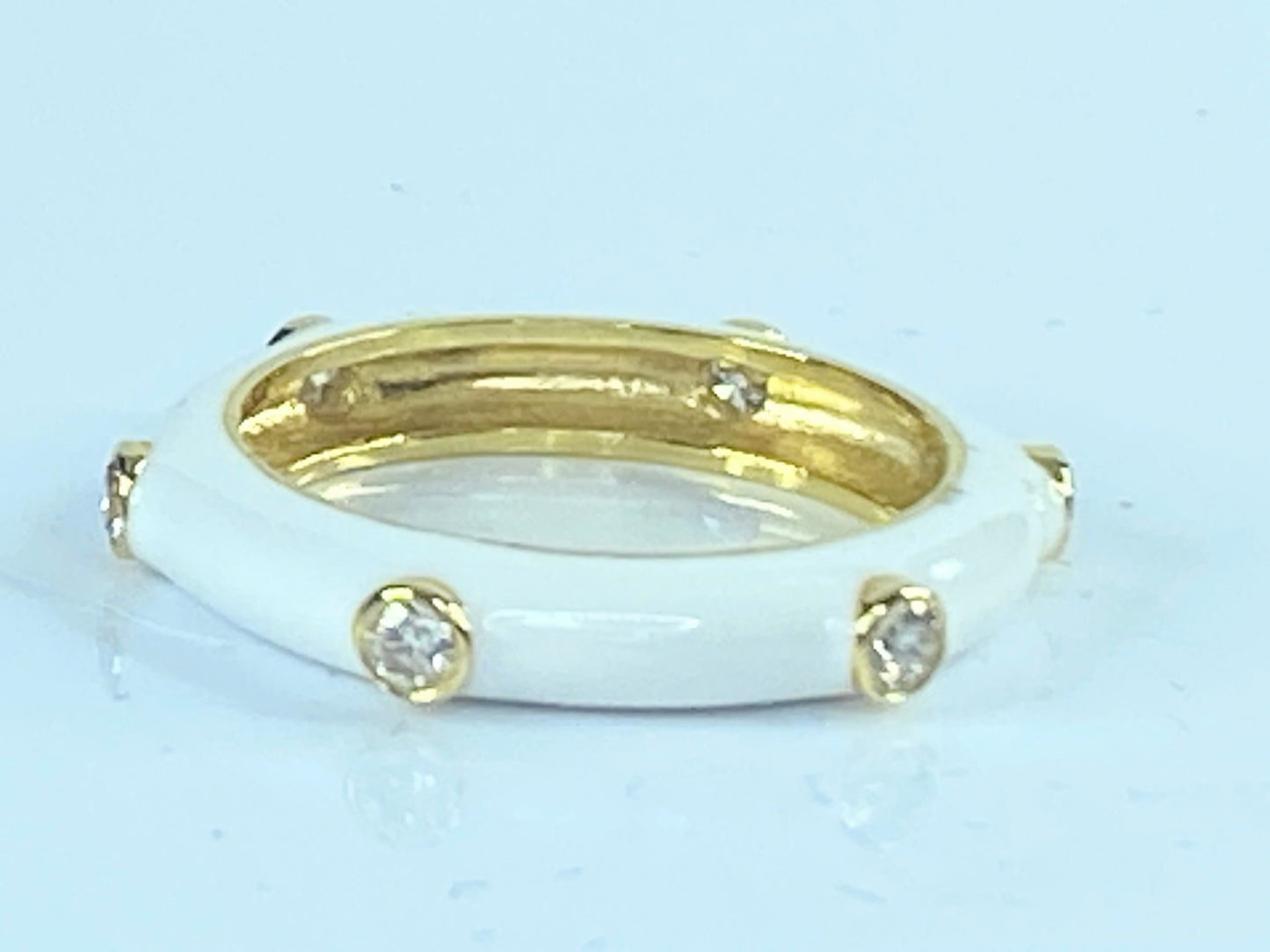 White Enamel 0.25 round brilliant diamond ring in 18K stackable 2.9g