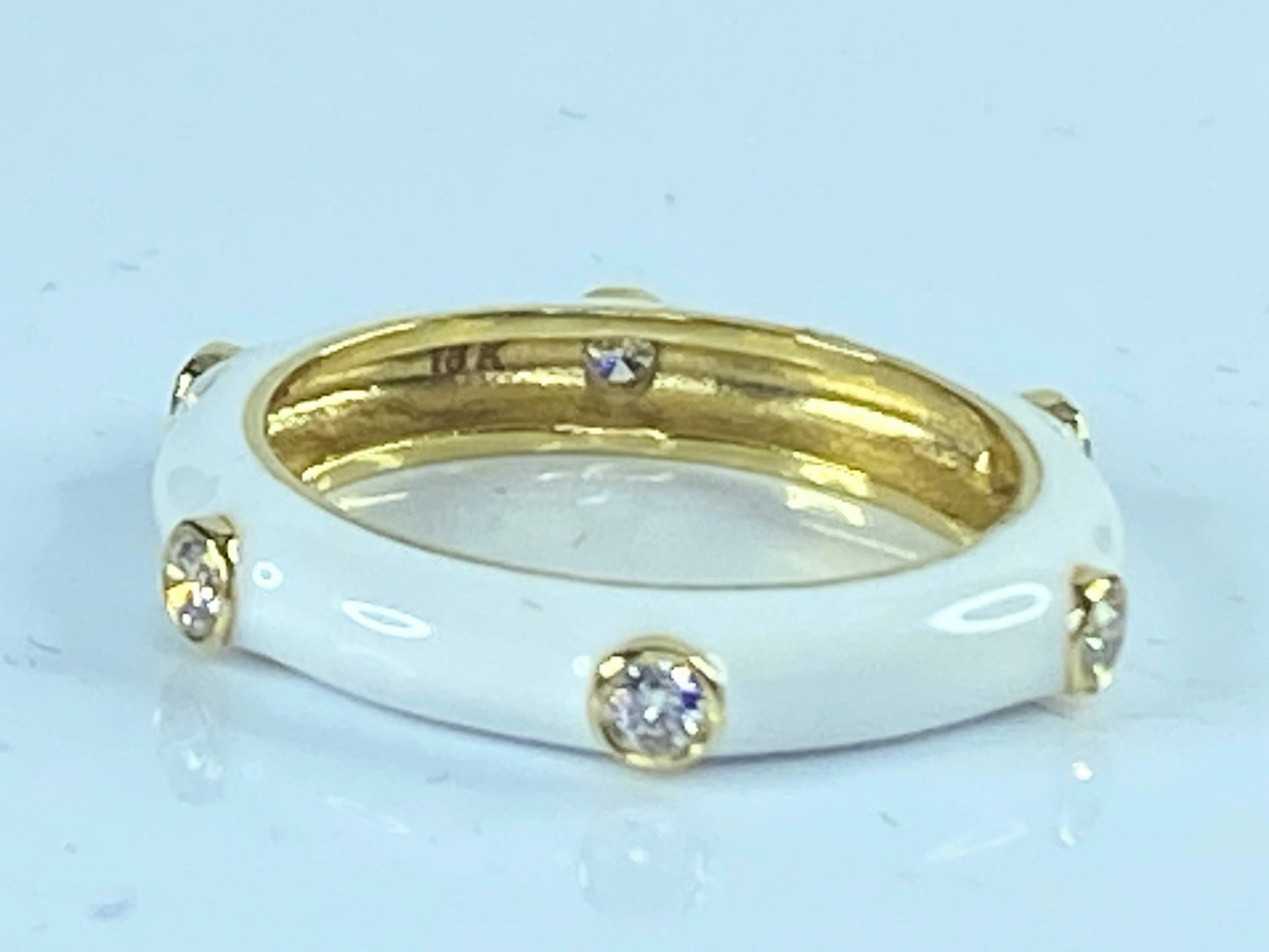 White Enamel 0.25 round brilliant diamond ring in 18K stackable 2.9g