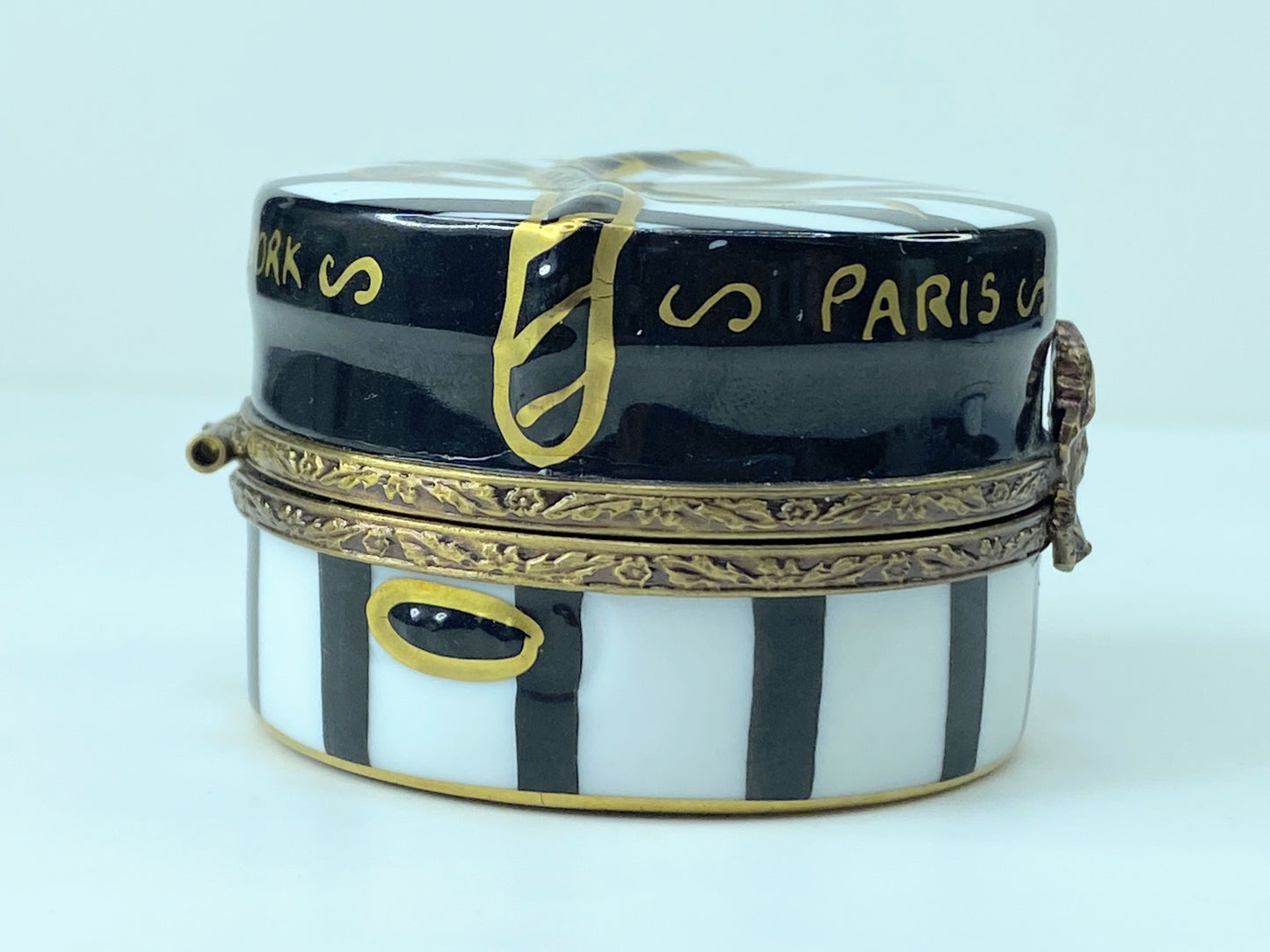 Limoges France Black & White trinket box with Hat "Paris & New York" A278