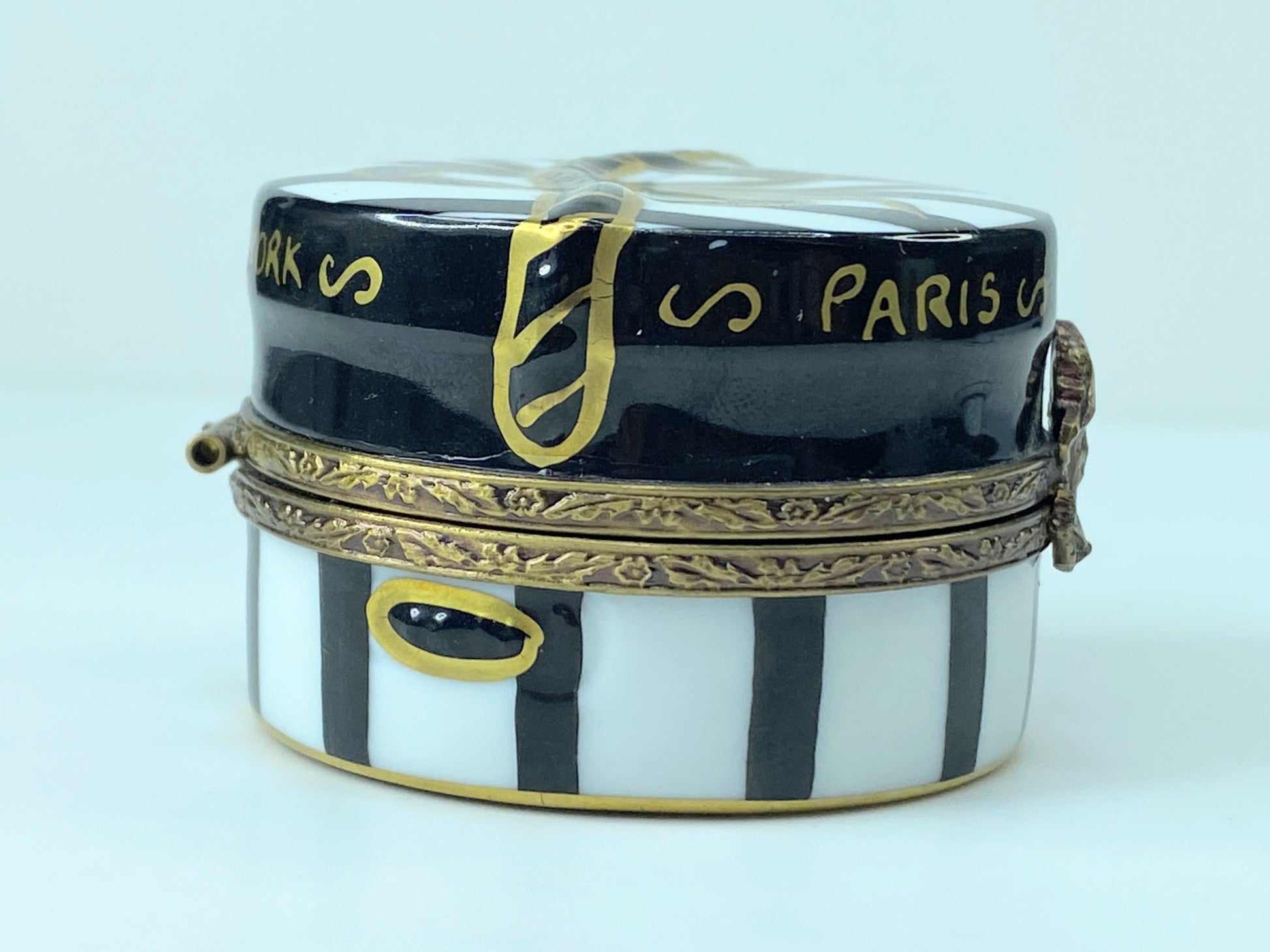 Limoges France Black & White trinket box with Hat "Paris & New York" A278