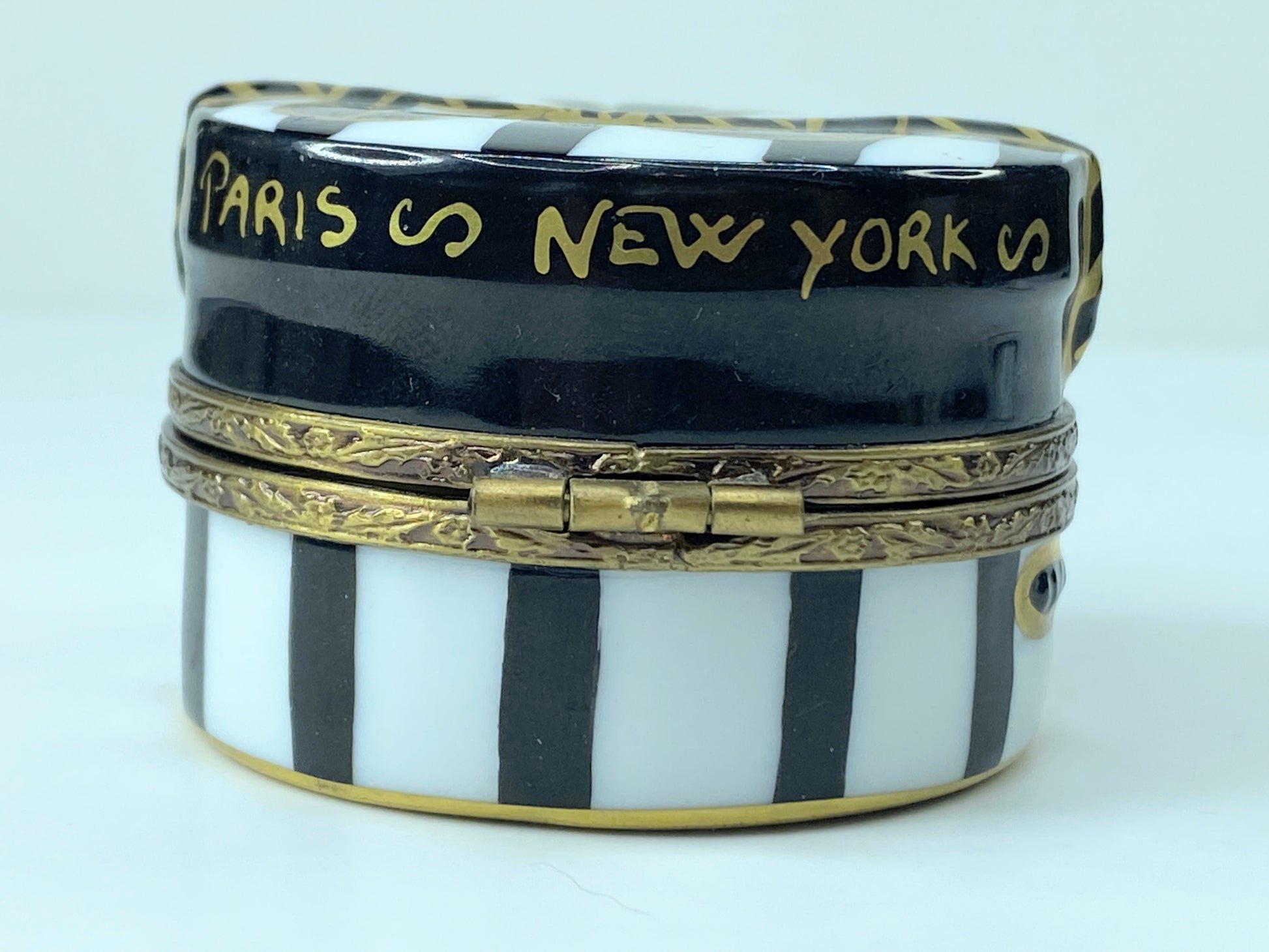 Limoges France Black & White trinket box with Hat "Paris & New York" A278