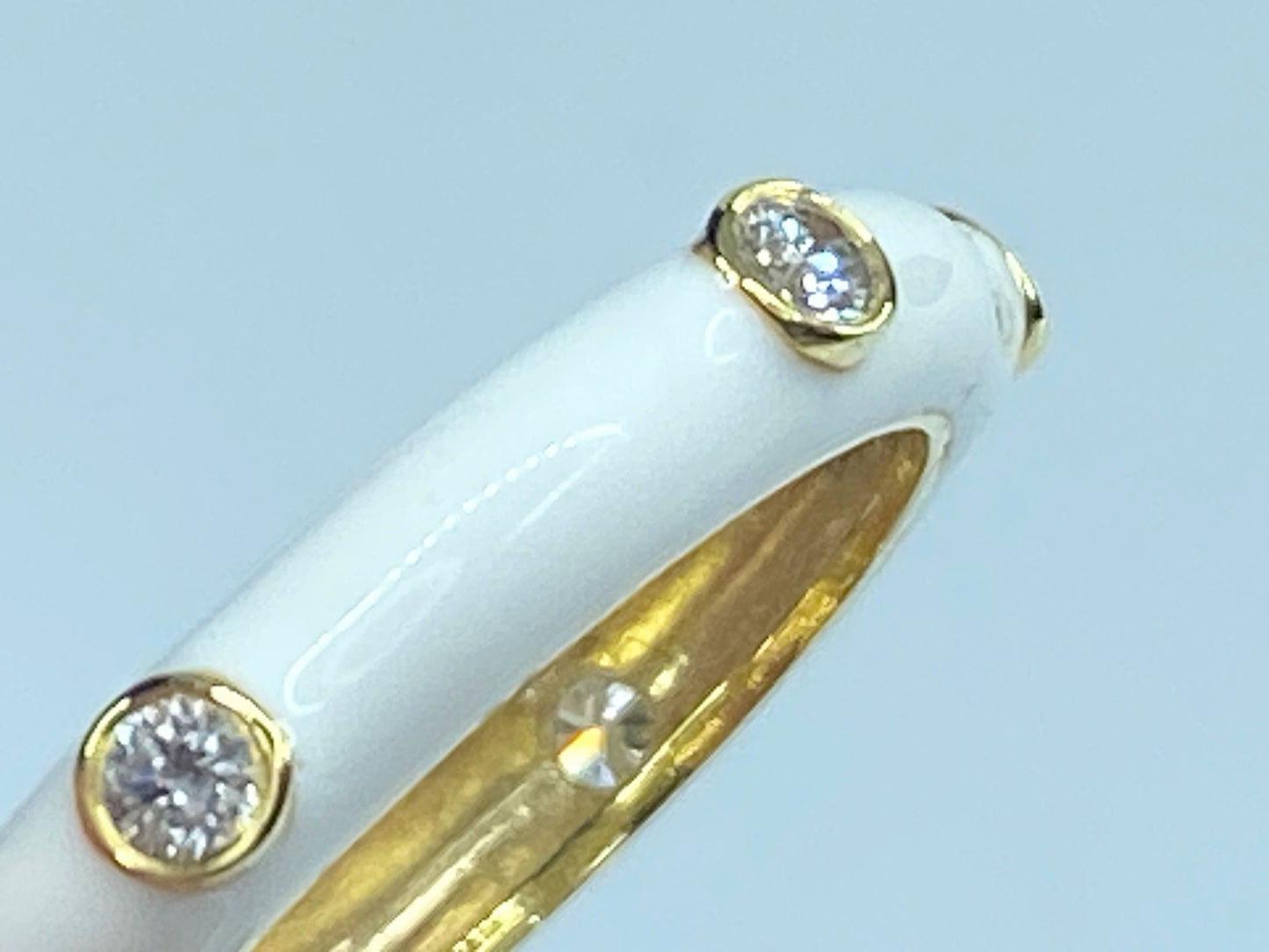 White Enamel 0.25 round brilliant diamond ring in 18K stackable 2.9g