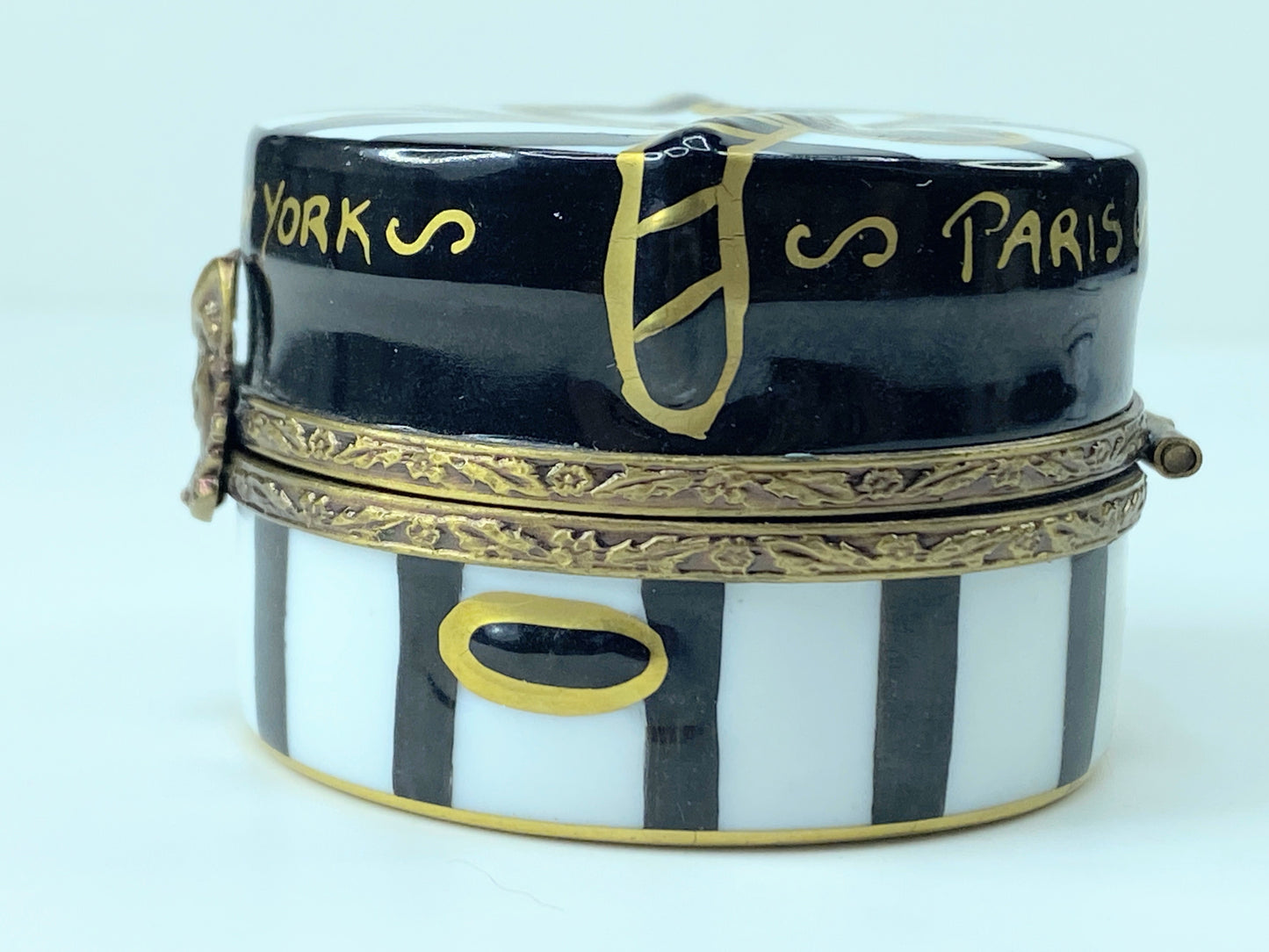 Limoges France Black & White trinket box with Hat "Paris & New York" A278