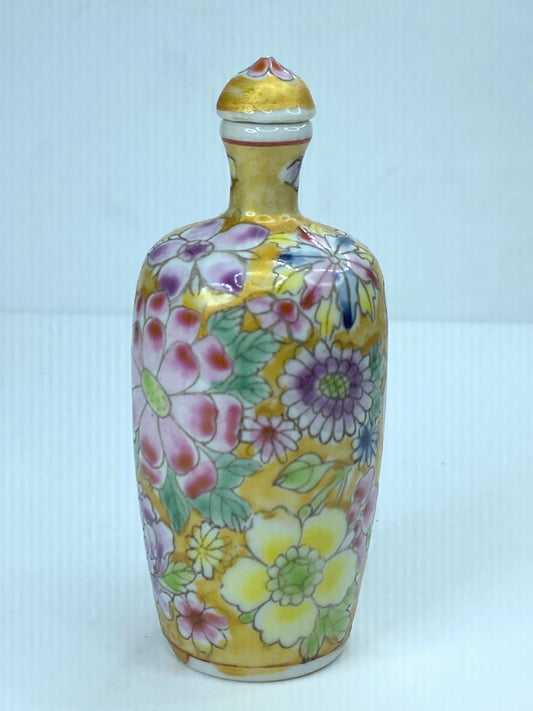 Vintage Chinese Famille Rose Porcelain Snuff Bottle A93