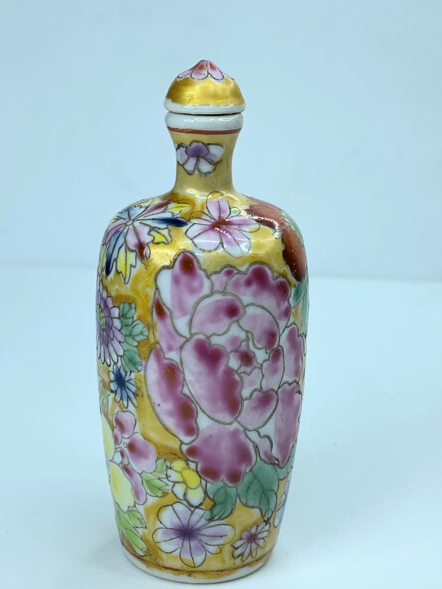 Vintage Chinese Famille Rose Porcelain Snuff Bottle A93