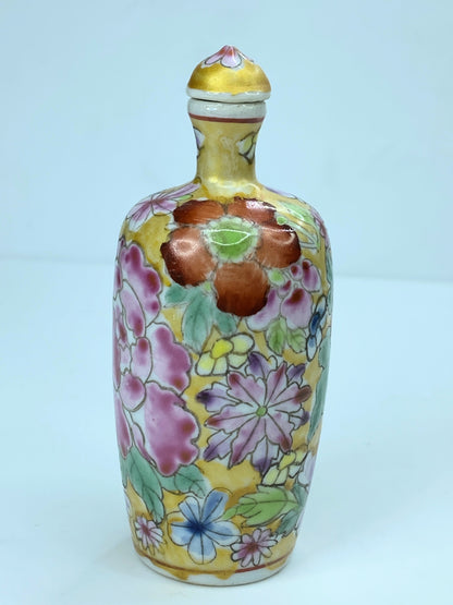 Vintage Chinese Famille Rose Porcelain Snuff Bottle A93