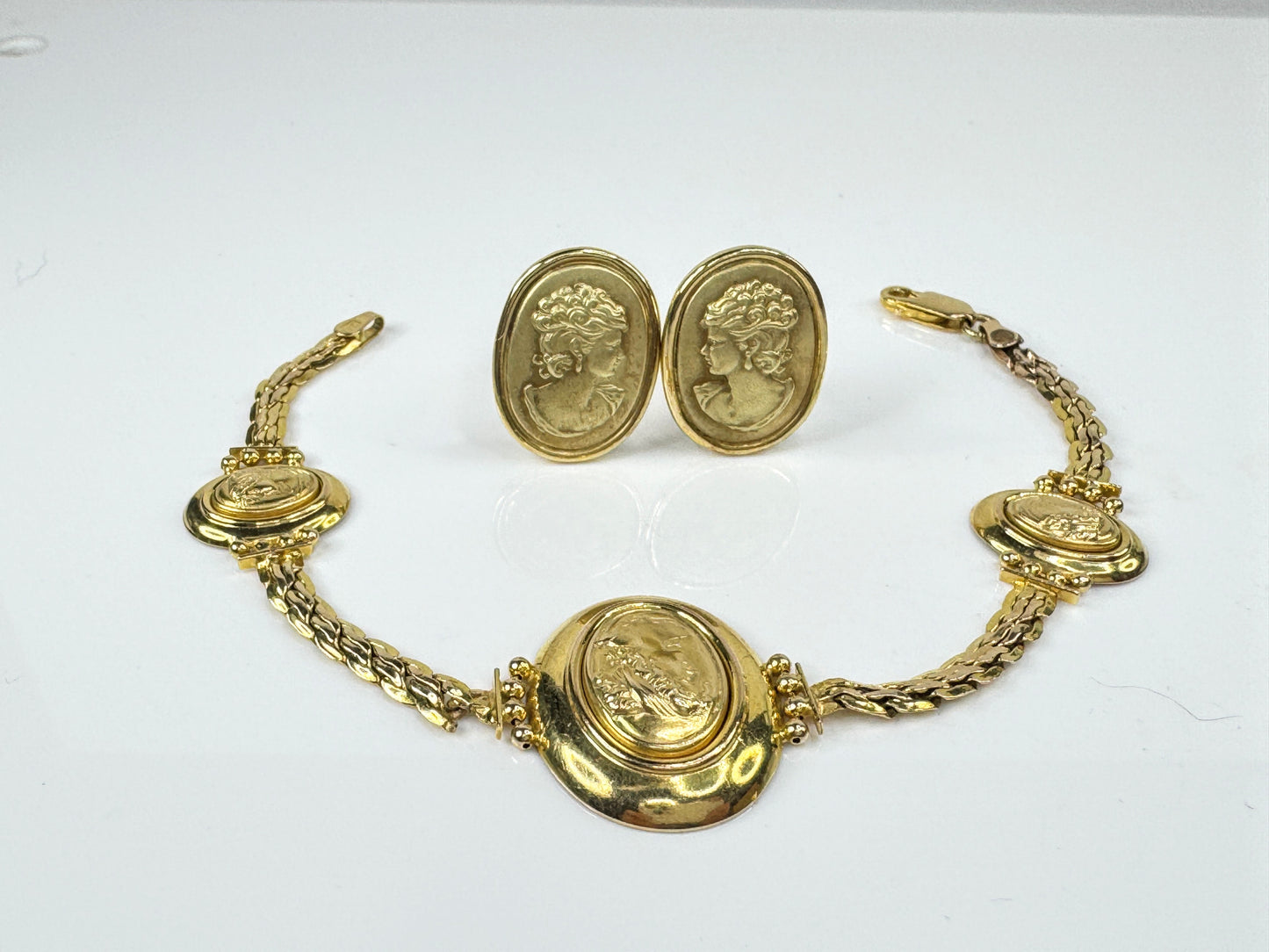 Vintage 14K Gold Italian Cameo Bracelet and matching Earring Set  15.8g JR1776