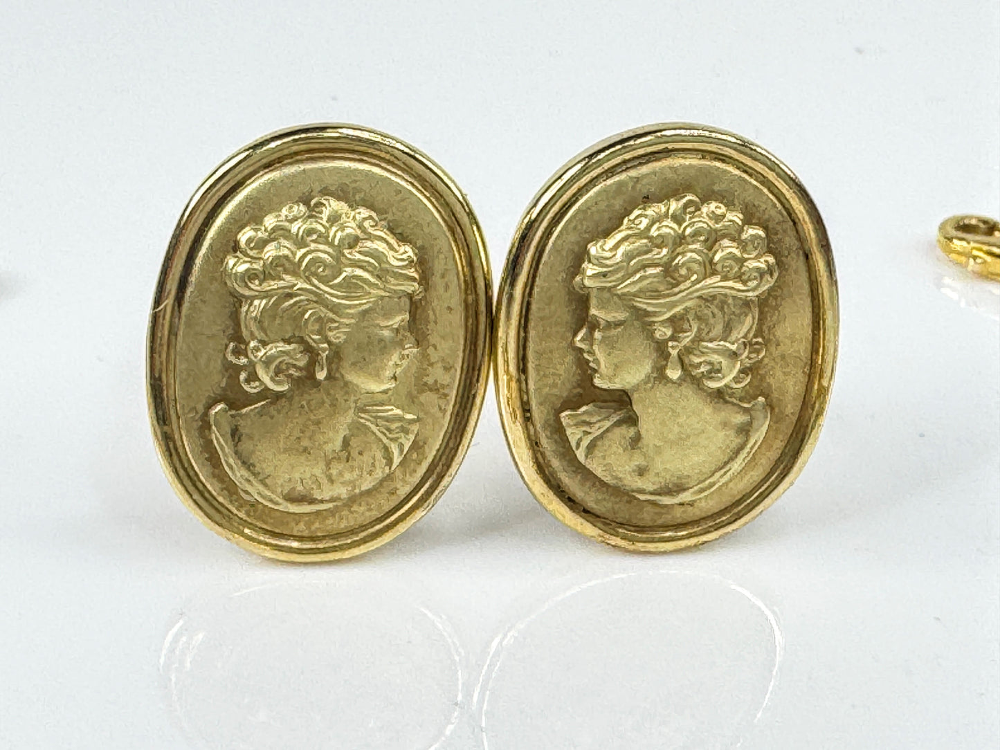 Vintage 14K Gold Italian Cameo Bracelet and matching Earring Set  15.8g JR1776