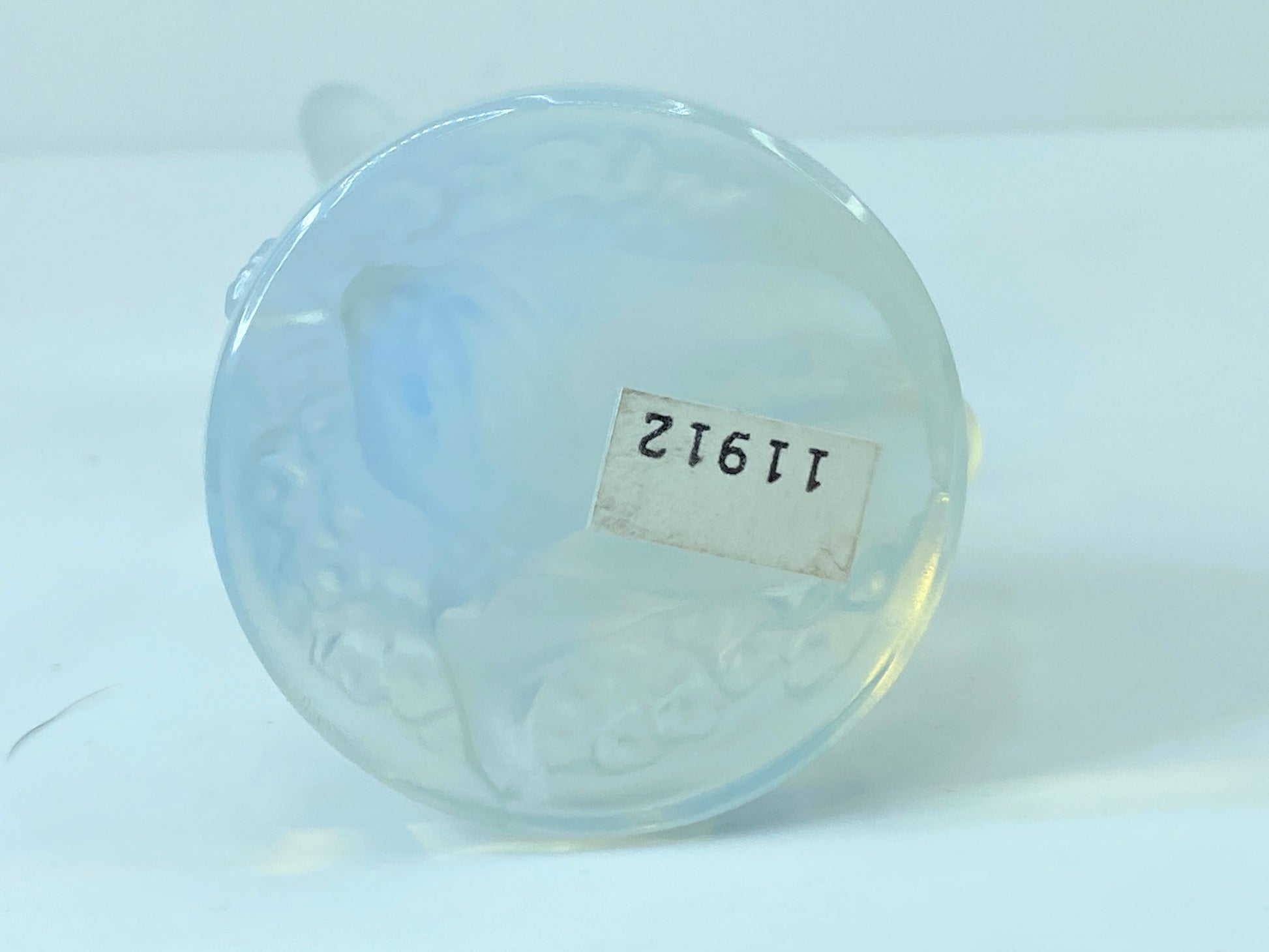 Lalique France Opalescent Glass Kneeling Lady Paperweight 3 1/4" mint A279