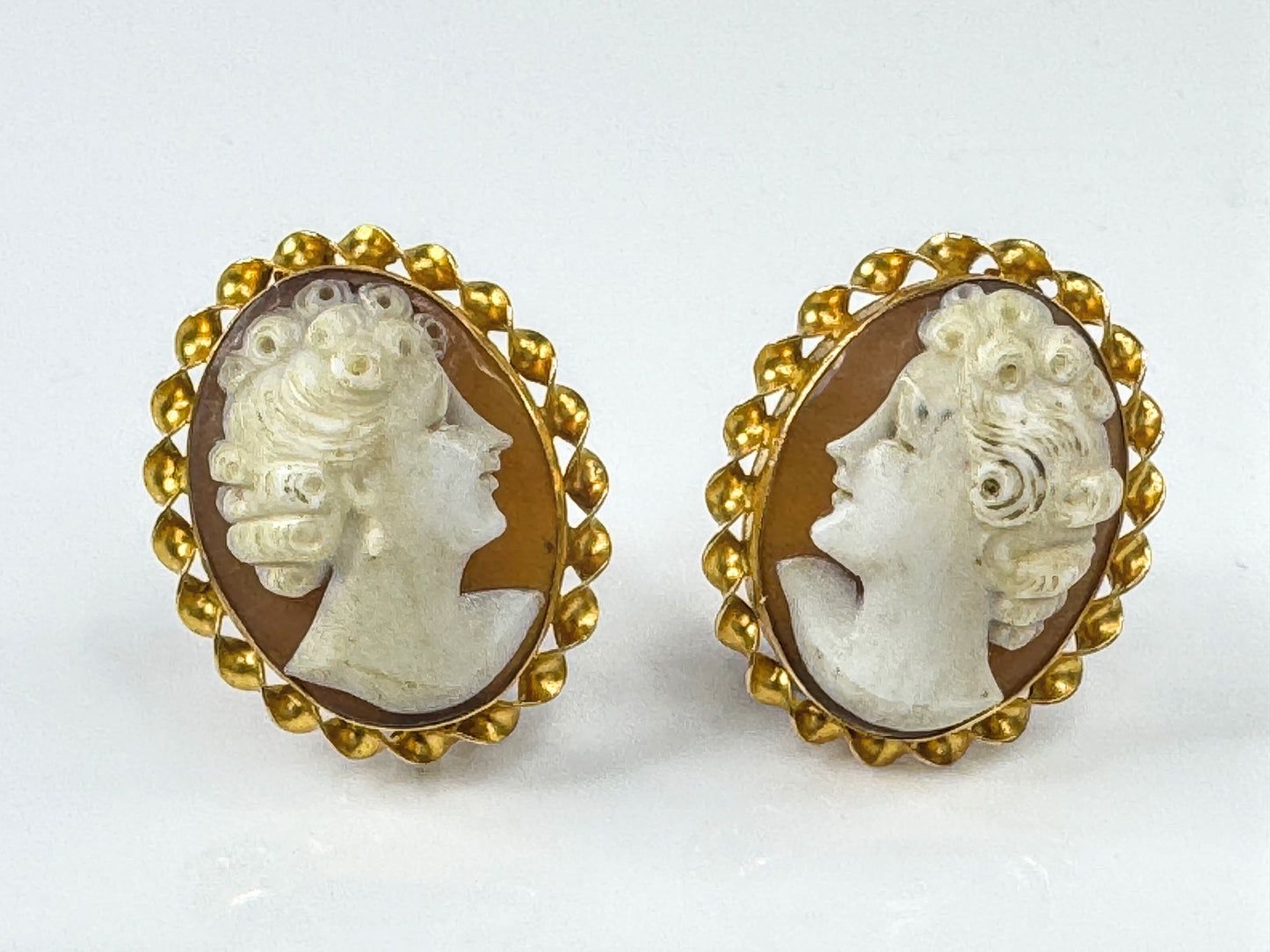 Mid-Century 14K Gold Shell Cameo Lady Portrait Screw Back Earrings 1.0" JR1777