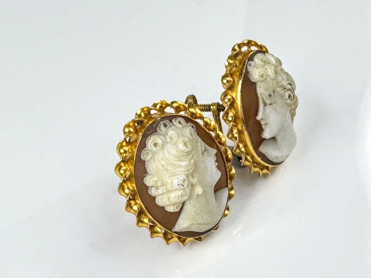 Mid-Century 14K Gold Shell Cameo Lady Portrait Screw Back Earrings 1.0" JR1777