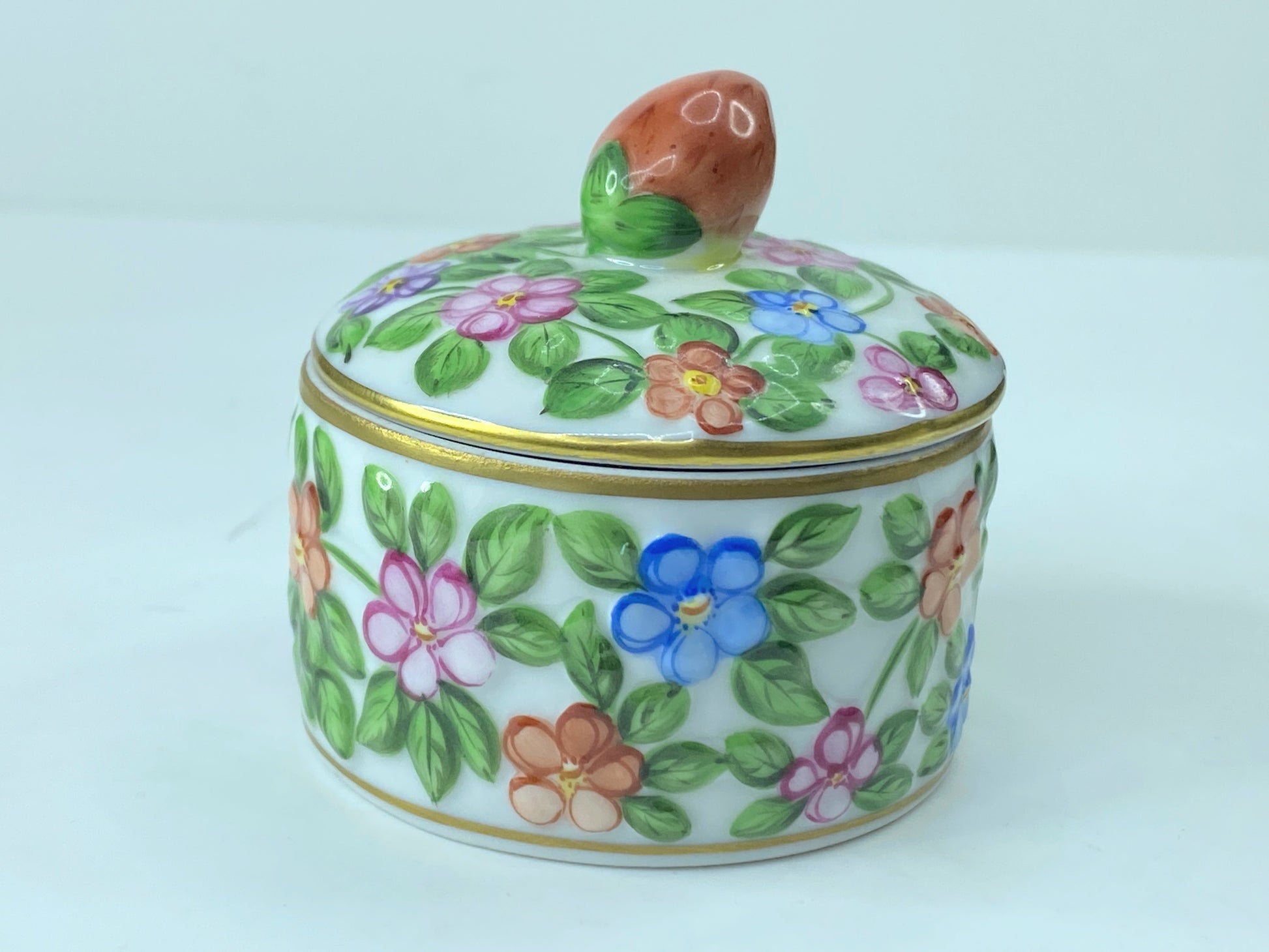 Herend Round Relief porcelain trinket Box With Berry 2.0" A280