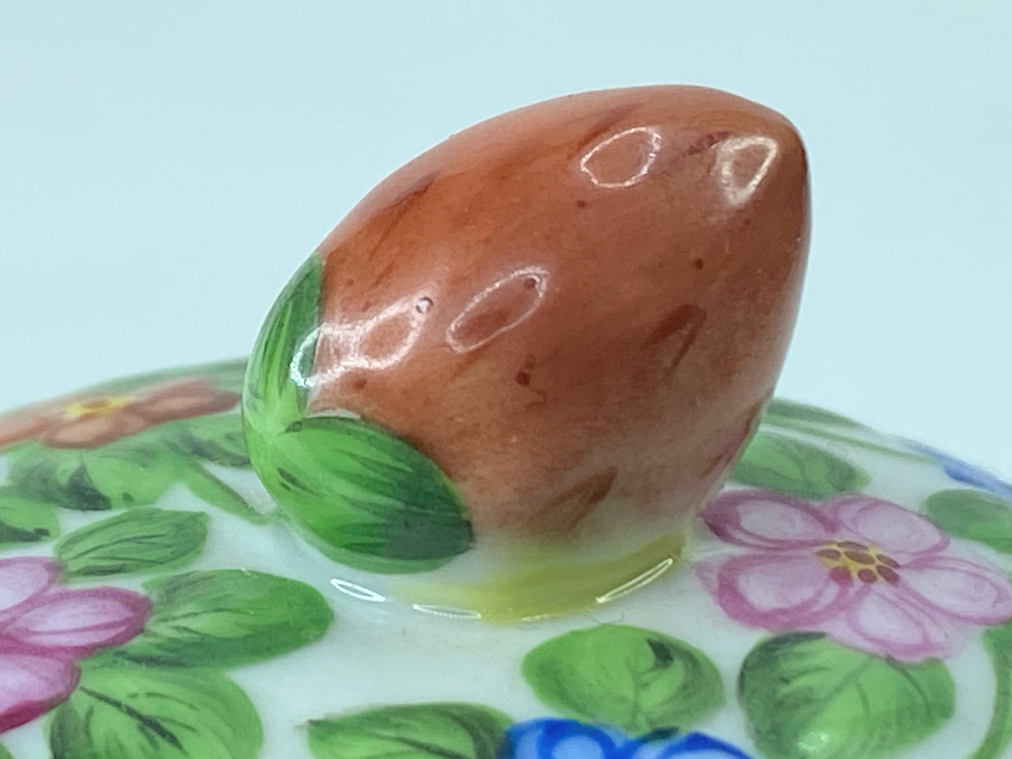 Herend Round Relief porcelain trinket Box With Berry 2.0" A280