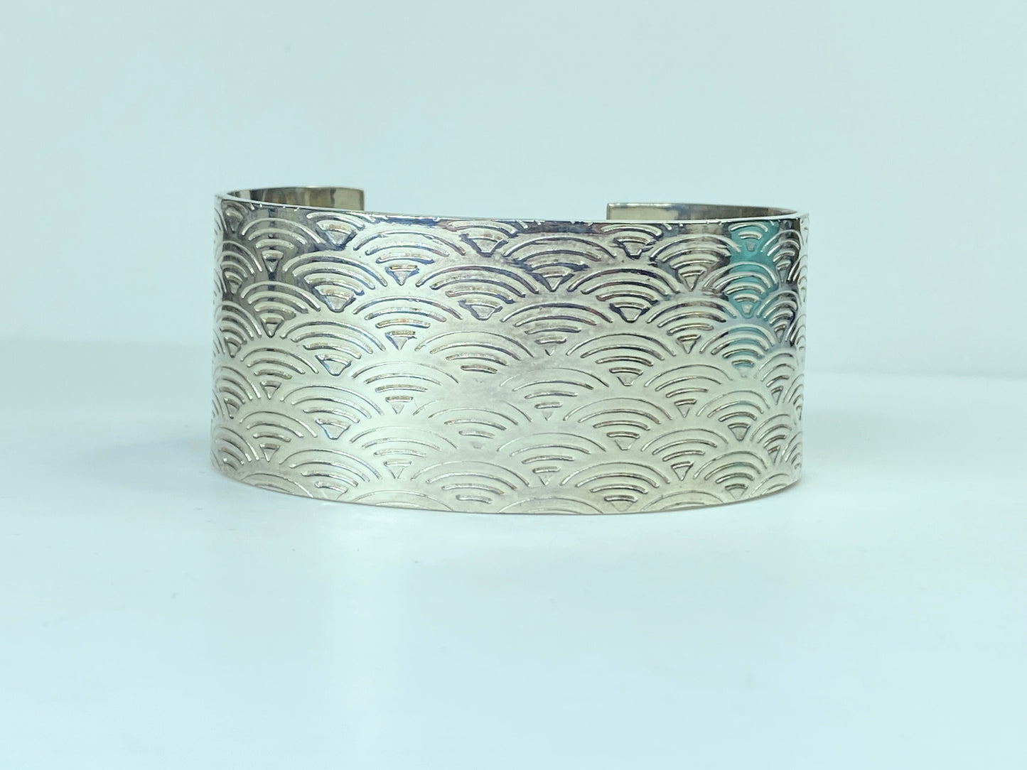 Tiffany & Co. UK Limited Edition Sterling scollop scale design bangle s6.5 JR538