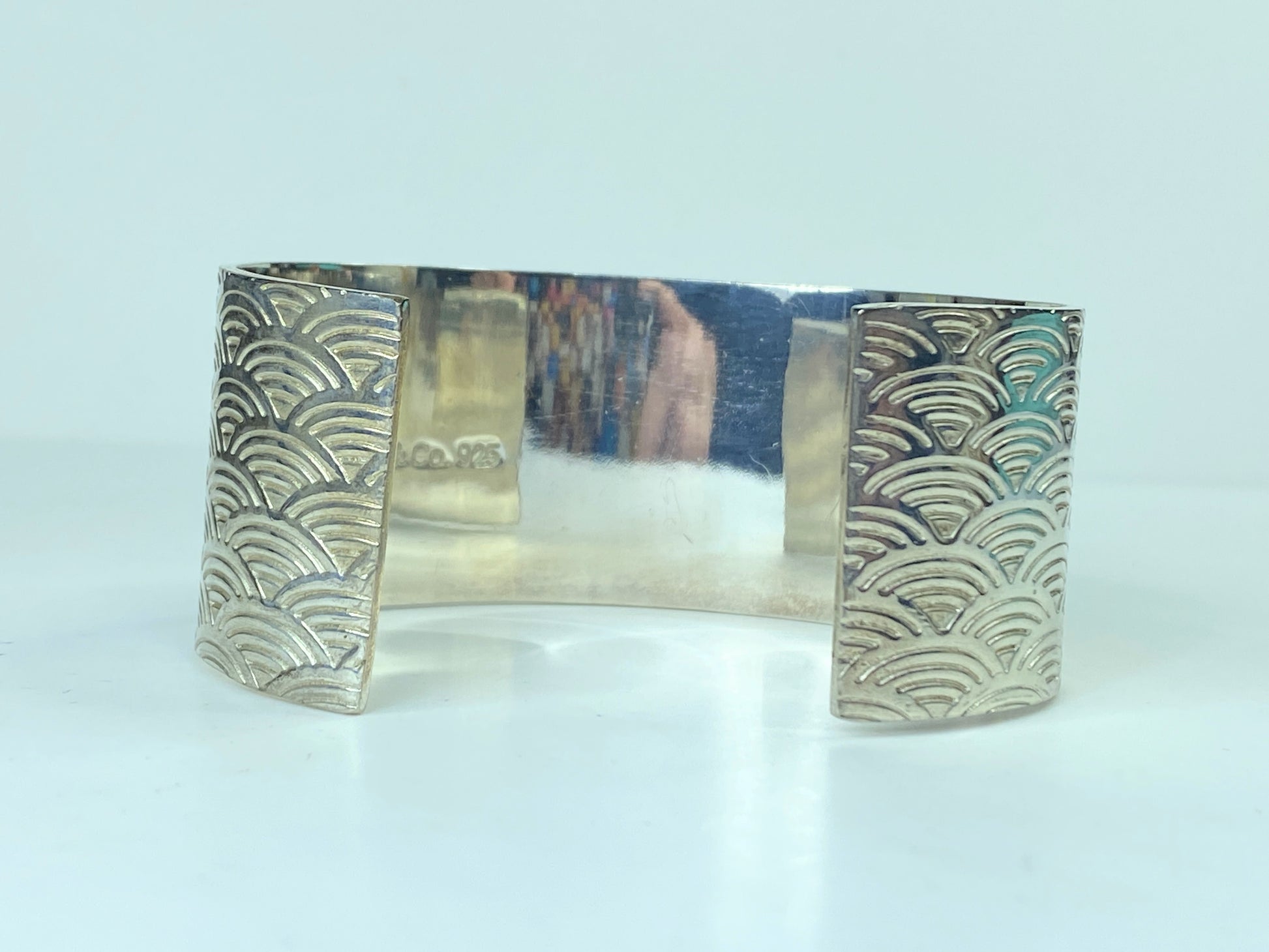 Tiffany & Co. UK Limited Edition Sterling scollop scale design bangle s6.5 JR538