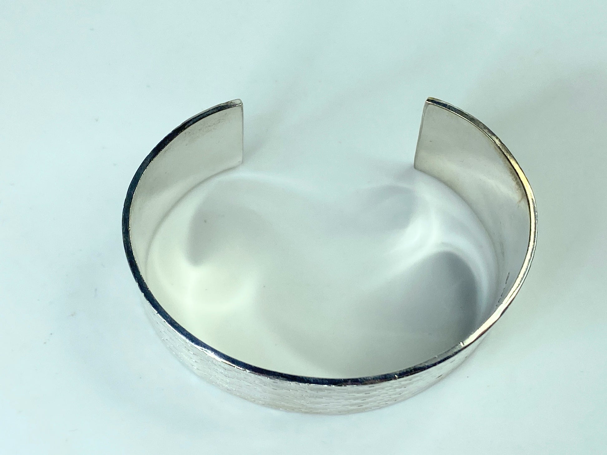Tiffany & Co. UK Limited Edition Sterling scollop scale design bangle s6.5 JR538
