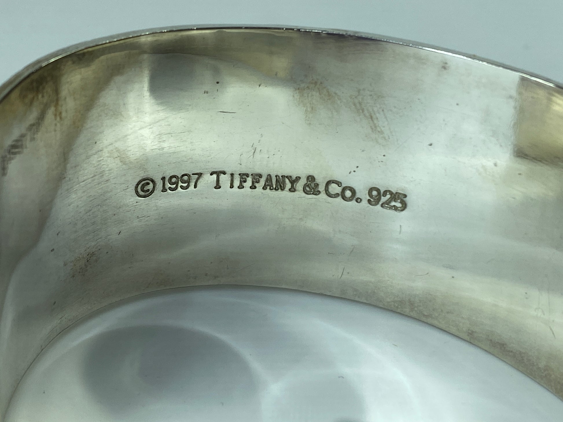 Tiffany & Co. UK Limited Edition Sterling scollop scale design bangle s6.5 JR538