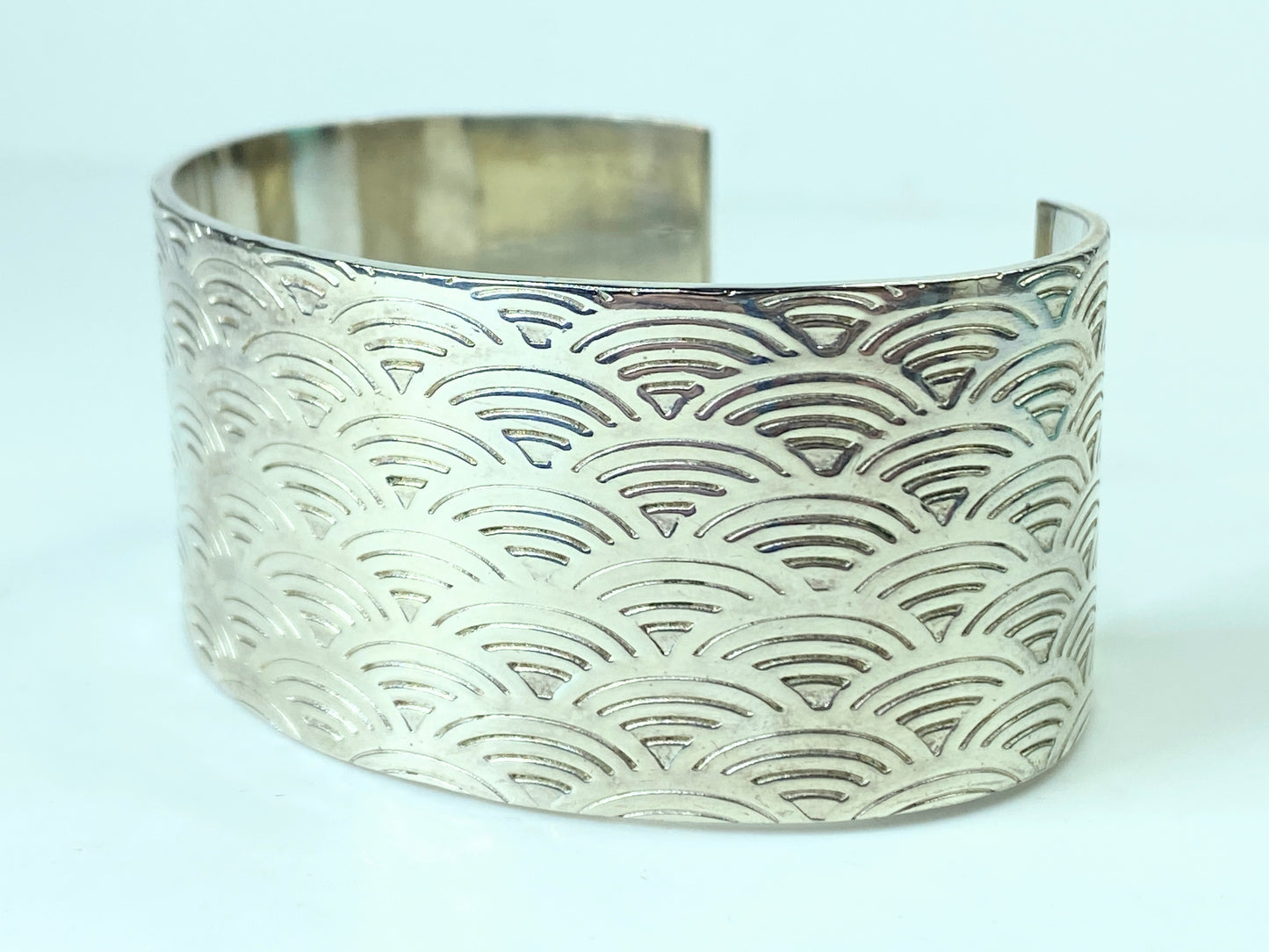 Tiffany & Co. UK Limited Edition Sterling scollop scale design bangle s6.5 JR538