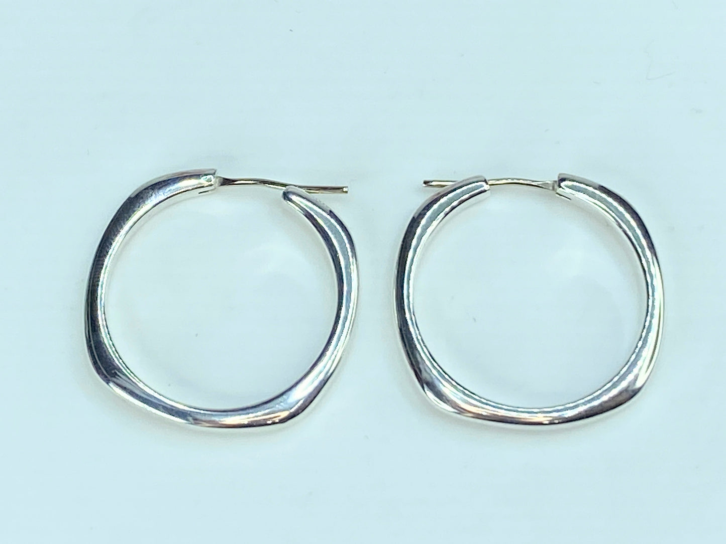 Tiffany & Co Sterling Silver Squared Cushion Hoop Earrings 11.0g 1 1/8" JR9823