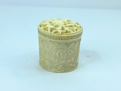 Intricate carved antique c1900 Resin/Bone Lotus floral screw on trinket A607