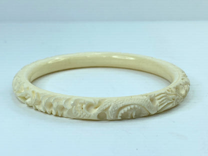 Finely carved Resin 9mm Dragon swimming in the cloud slip on bangle GS697