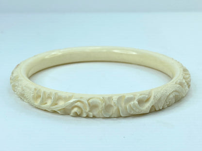 Finely carved Resin 9mm Dragon swimming in the cloud slip on bangle GS697