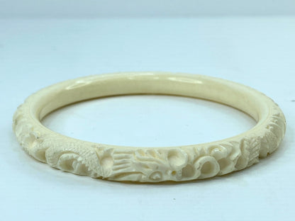 Finely carved Resin 9mm Dragon swimming in the cloud slip on bangle GS697