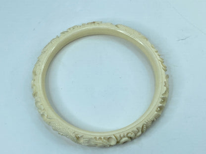 Finely carved Resin 9mm Dragon swimming in the cloud slip on bangle GS697