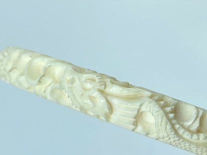 Finely carved Resin 9mm Dragon swimming in the cloud slip on bangle GS697