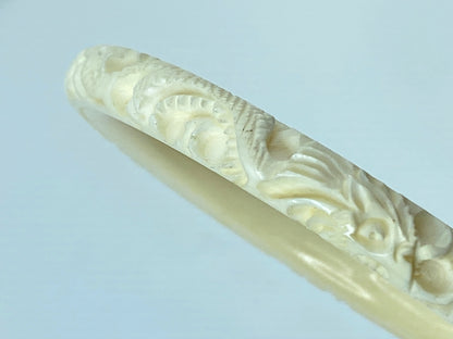 Finely carved Resin 9mm Dragon swimming in the cloud slip on bangle GS697