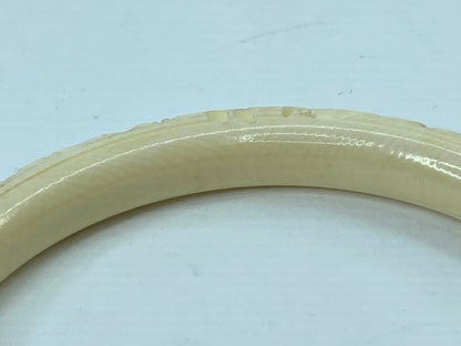 Finely carved Resin 9mm Dragon swimming in the cloud slip on bangle GS697