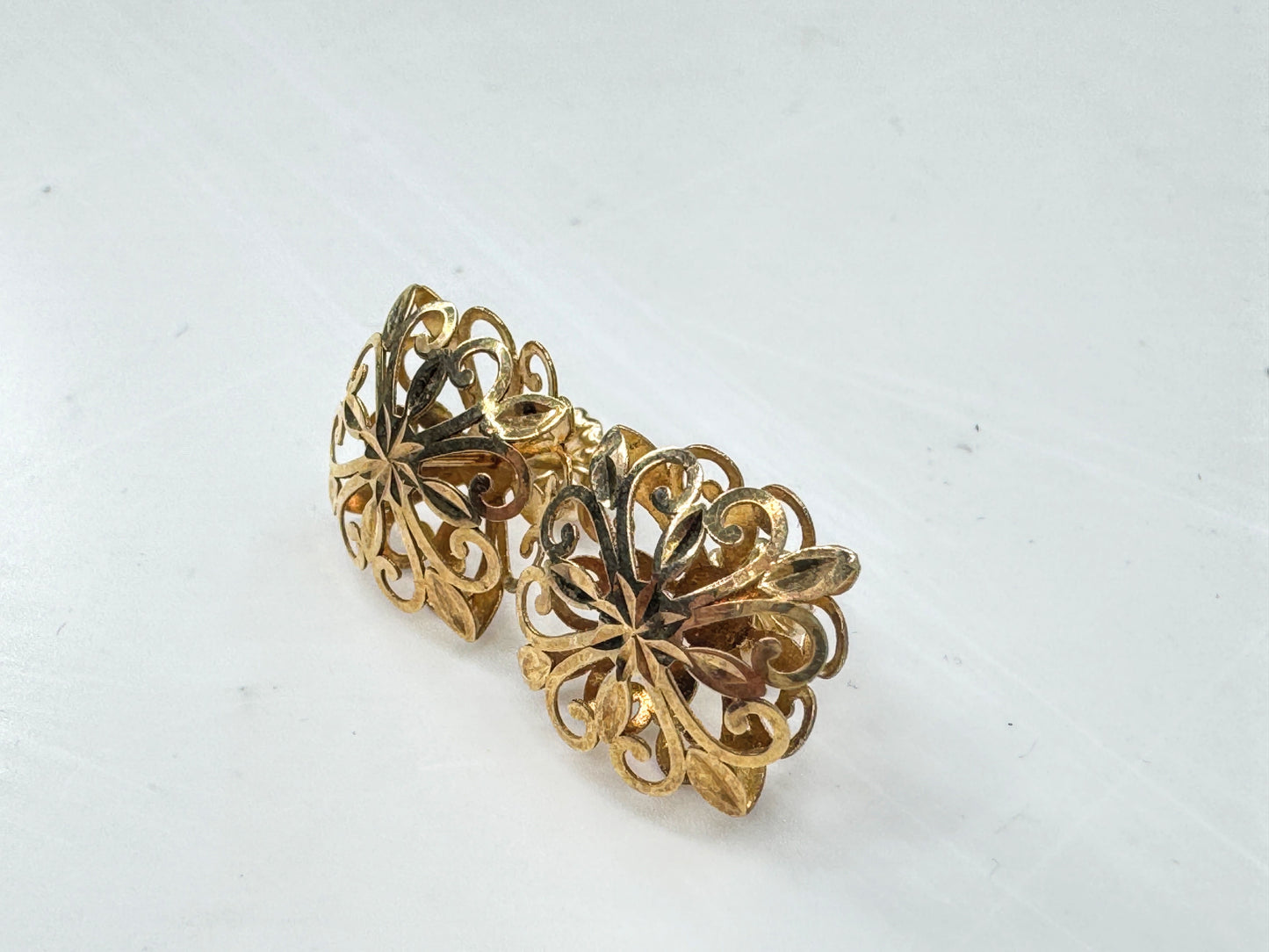 Vintage Hawaiian 14K Gold Cutout QuiltFloral Pattern cage stud earrings JR1786