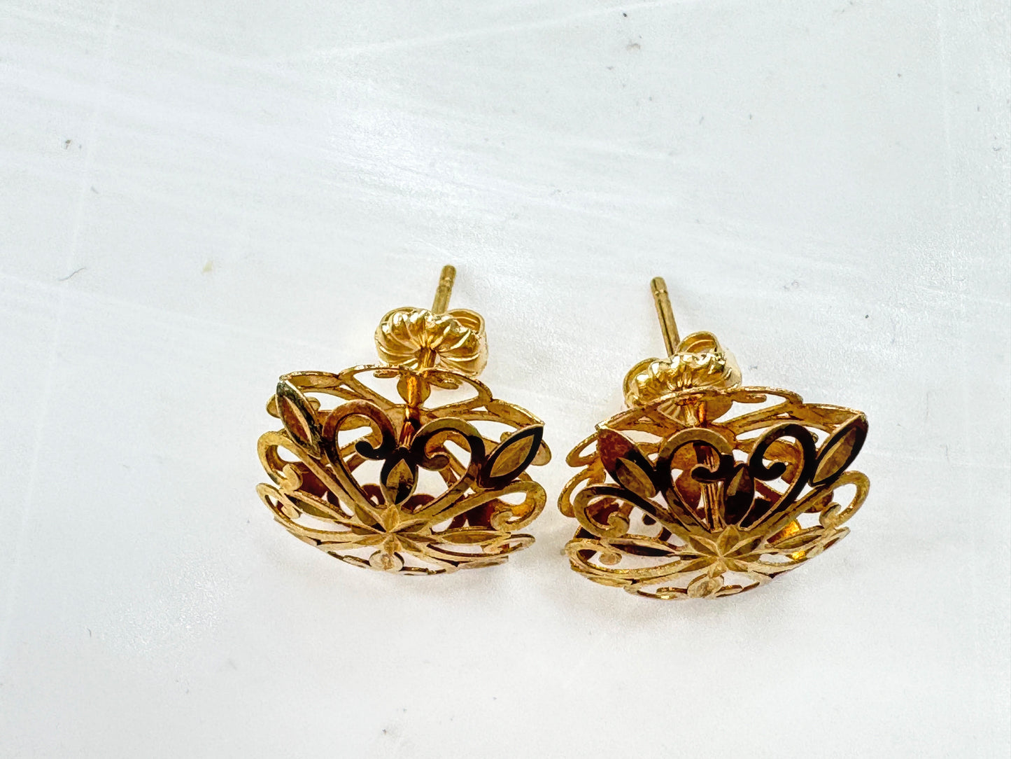 Vintage Hawaiian 14K Gold Cutout QuiltFloral Pattern cage stud earrings JR1786