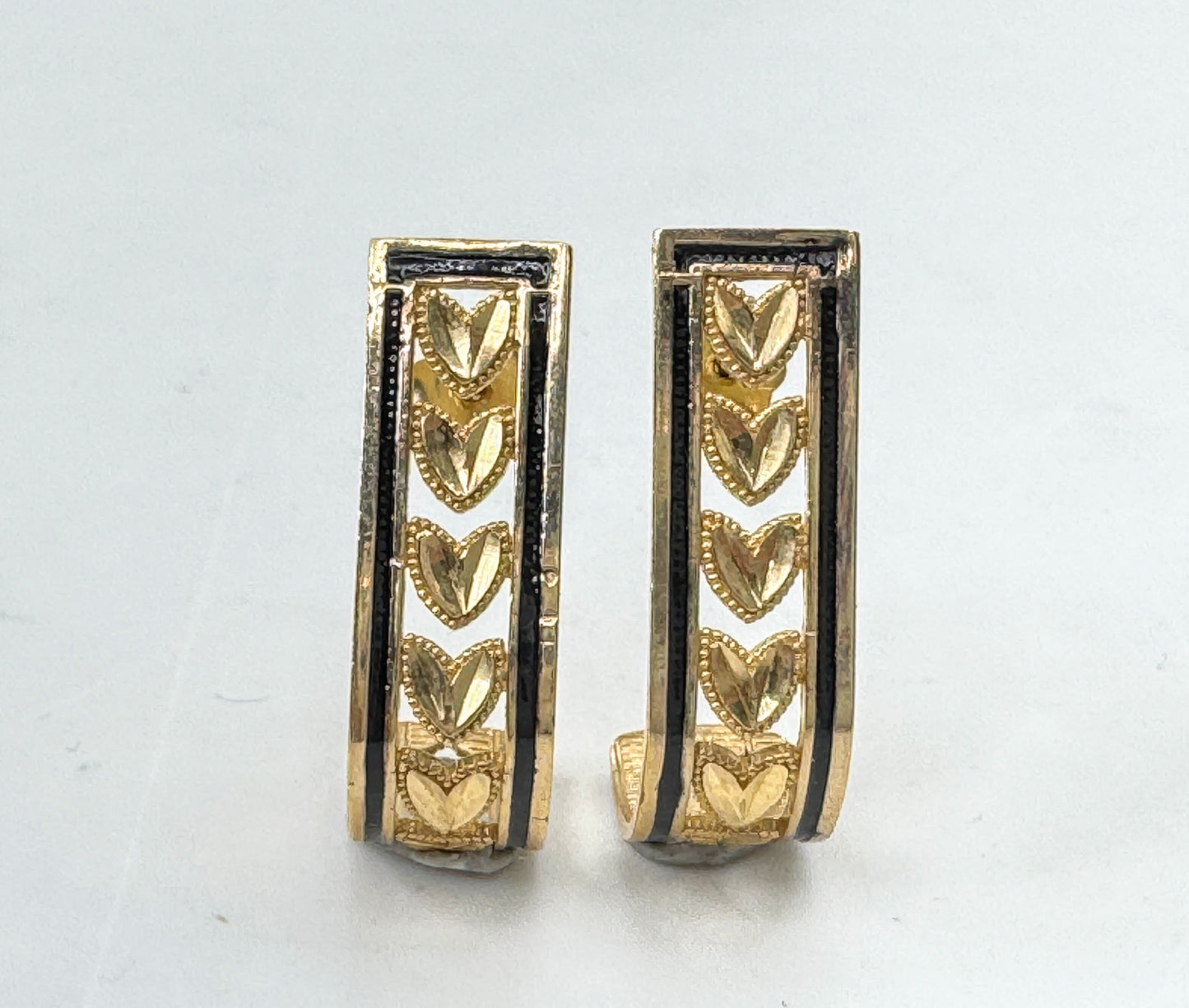 Vintage 14K Gold Hawaiian Black Enamel Cutout Heart Earrings JR1787