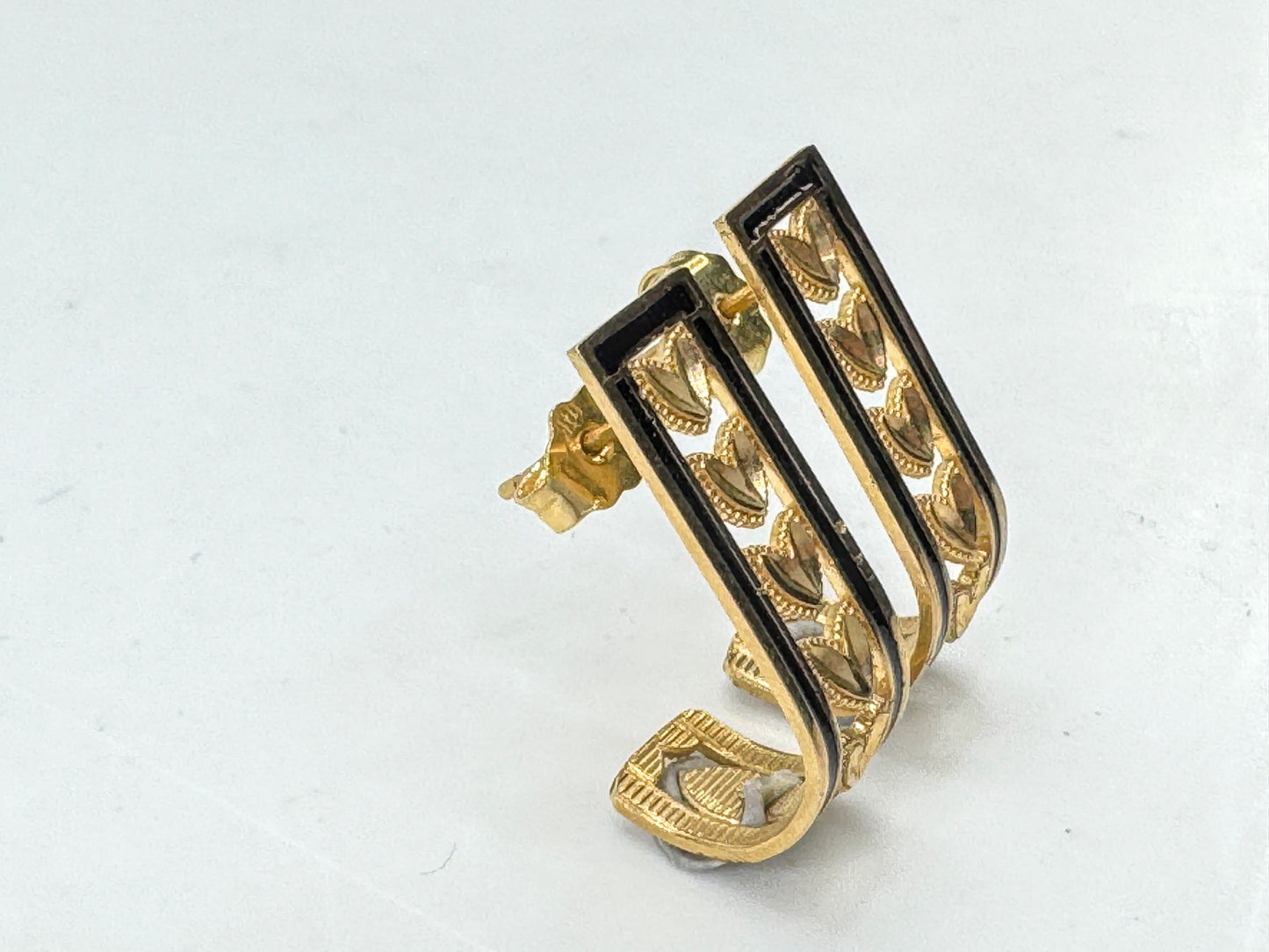 Vintage 14K Gold Hawaiian Black Enamel Cutout Heart Earrings JR1787