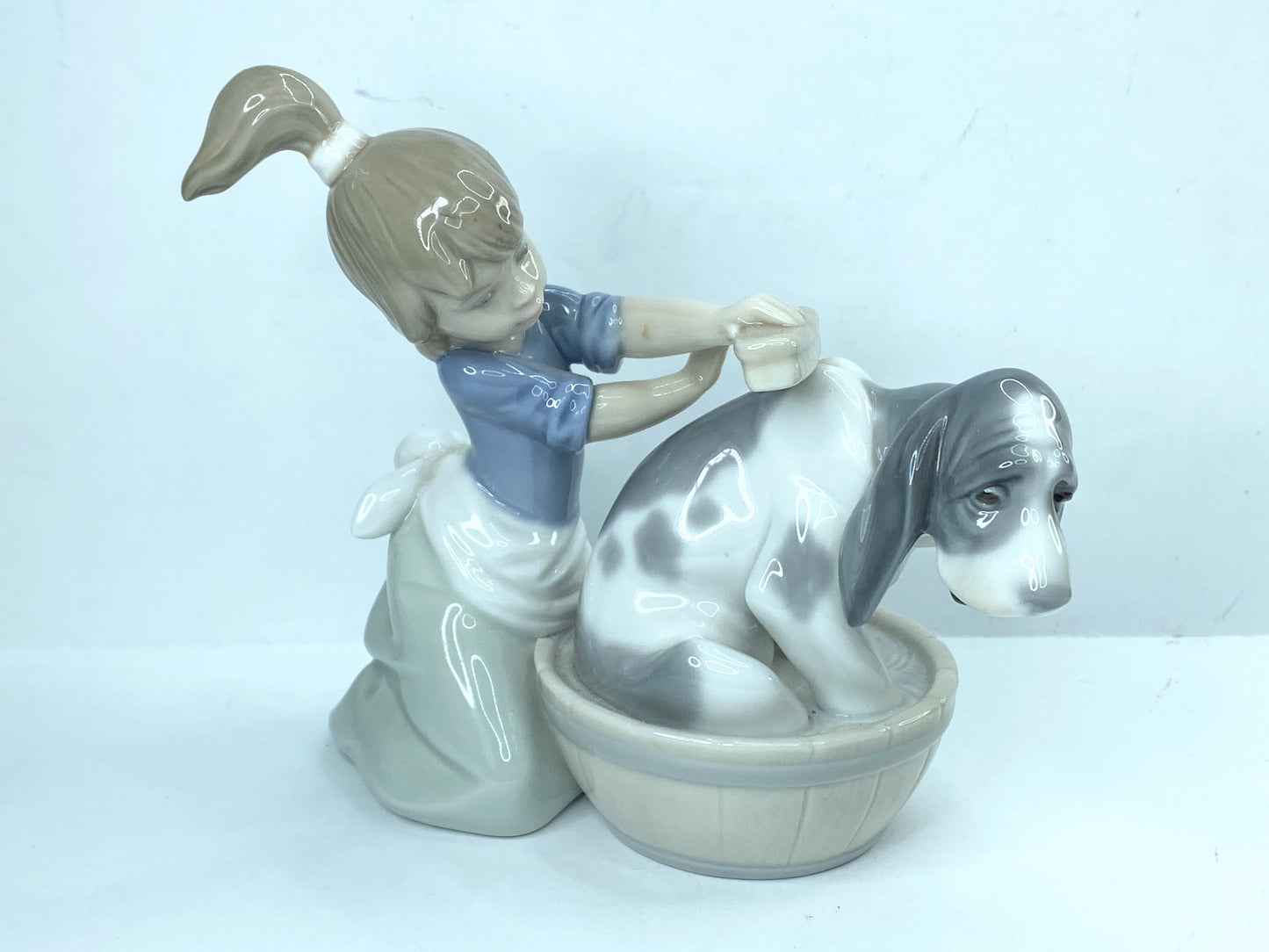 Lladro 5455 Bashful Bather Dog Glazed Figurine Girl bathing pet dog puppy A609