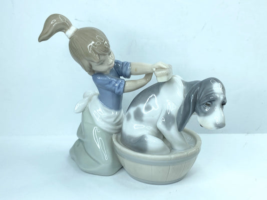 Lladro 5455 Bashful Bather Dog Glazed Figurine Girl bathing pet dog puppy A609