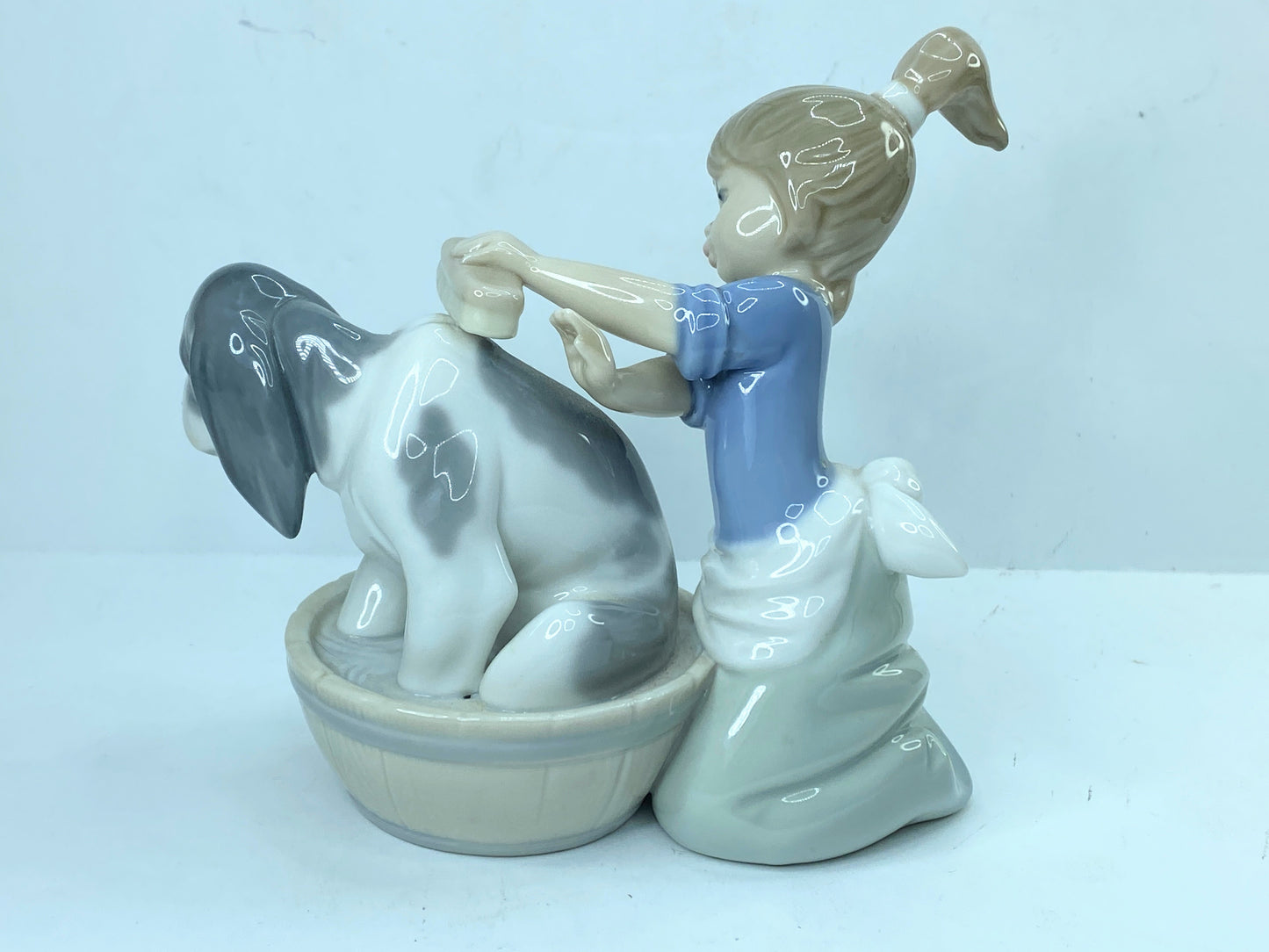 Lladro 5455 Bashful Bather Dog Glazed Figurine Girl bathing pet dog puppy A609