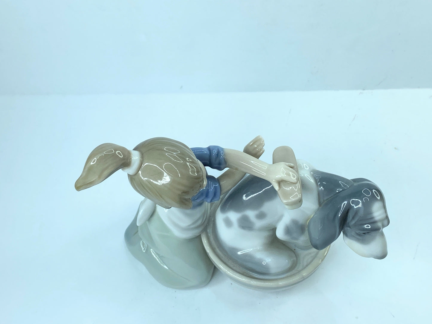 Lladro 5455 Bashful Bather Dog Glazed Figurine Girl bathing pet dog puppy A609
