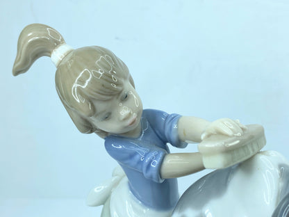 Lladro 5455 Bashful Bather Dog Glazed Figurine Girl bathing pet dog puppy A609
