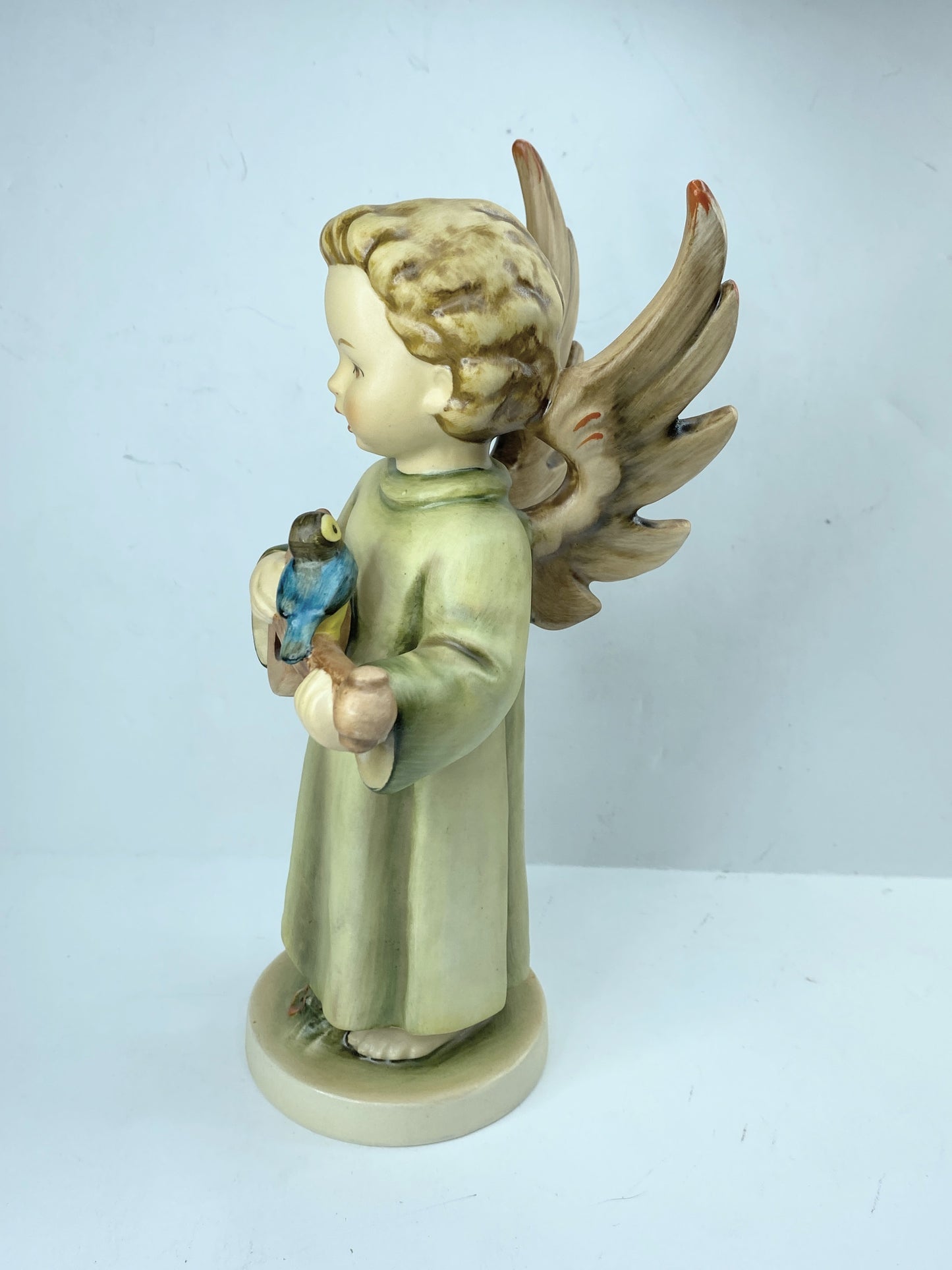 Hummel Festival Harmony #172/0, TMK6, angel in green robe playing mandolin A610